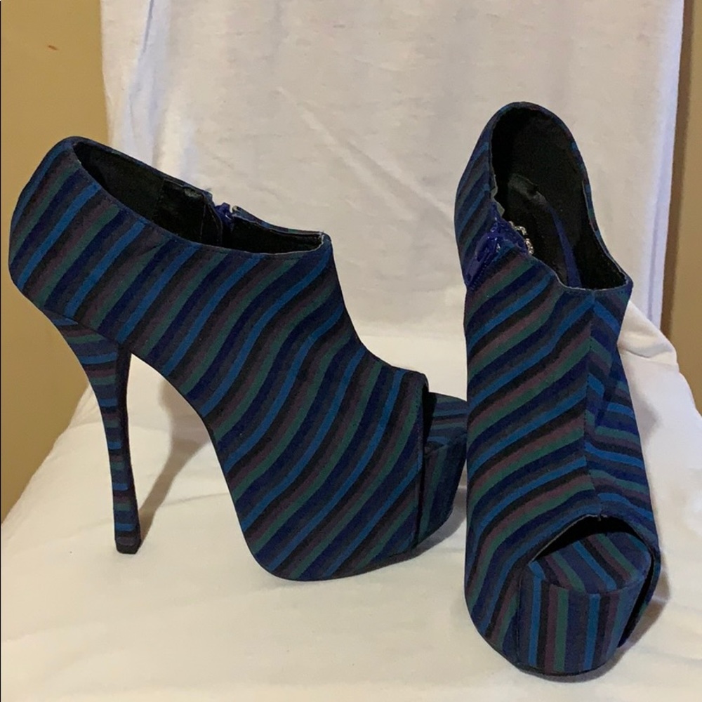Shoes - Picture 3 of 3